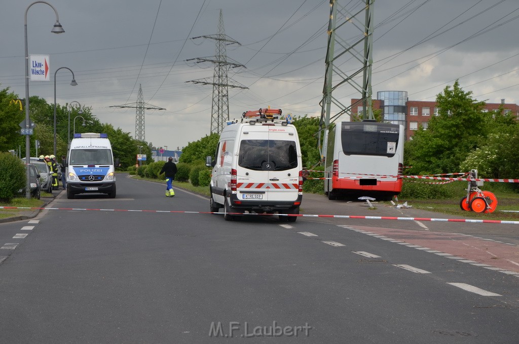 Schwerer Bus Unfall Koeln Porz Gremberghoven Neuenhofstr P309.JPG - Miklos Laubert